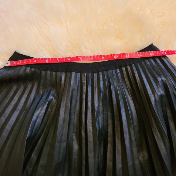 Vero Moda Josefine Vegan Leather Pleated Short Skirt - Picture 6 of 6